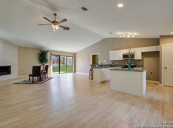 5th image of 4518 Oak Wind St