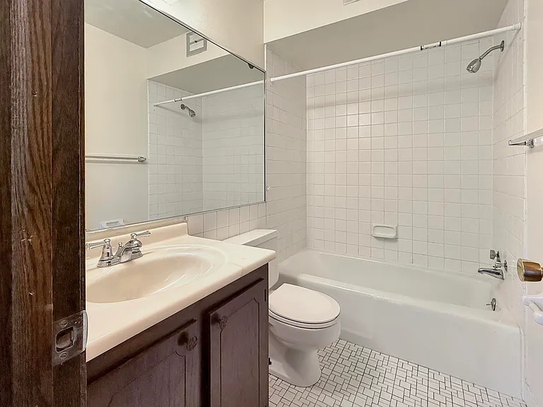 Southgate Apartments — Photo 9