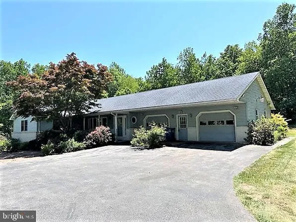 7958 Gnatstown Rd, Hanover, PA 17331