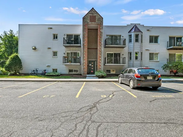 136 Central St APT B7, Hudson, MA 01749