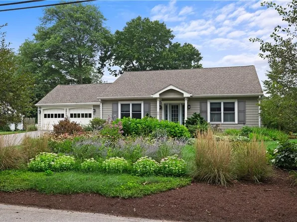 43 Newell Dr, Cumberland, RI 02864