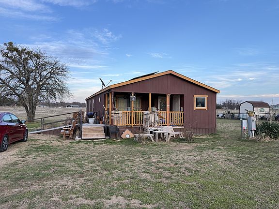 3rd image of 208 Farmhouse Rd