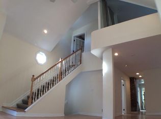 1142 W Wolfram St #2, Chicago, IL 60657