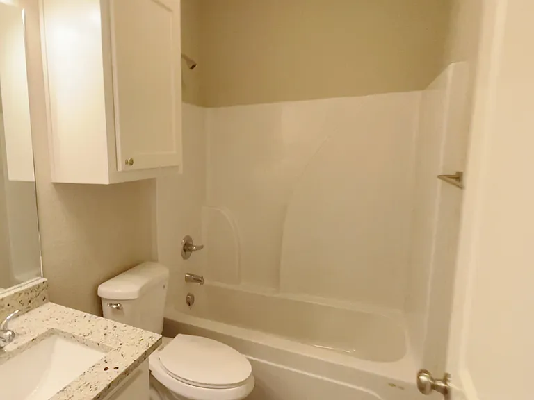 305 Western Hills Dr — Photo 6