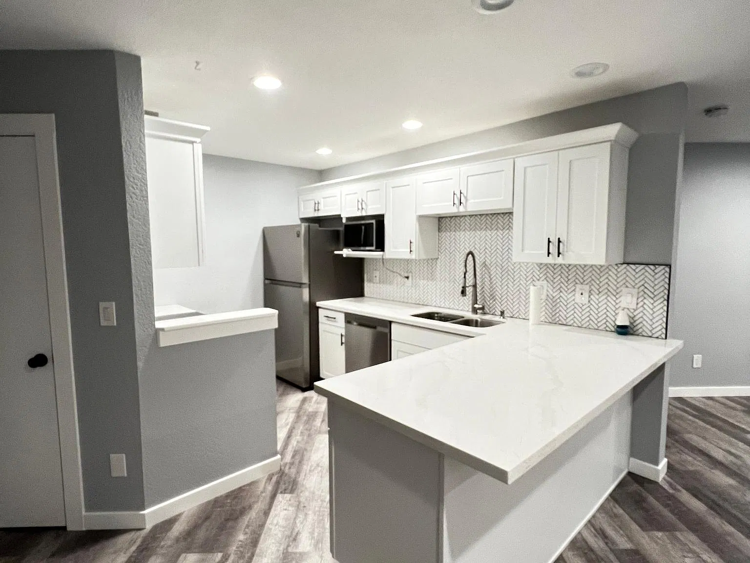 3 bed, 1015 sqft, $2,500 — Photo 1