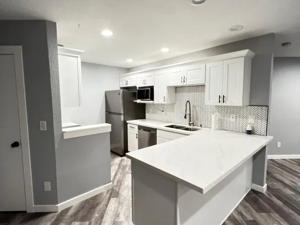 1827 Filbert Rd #101, Lynnwood, WA 98036