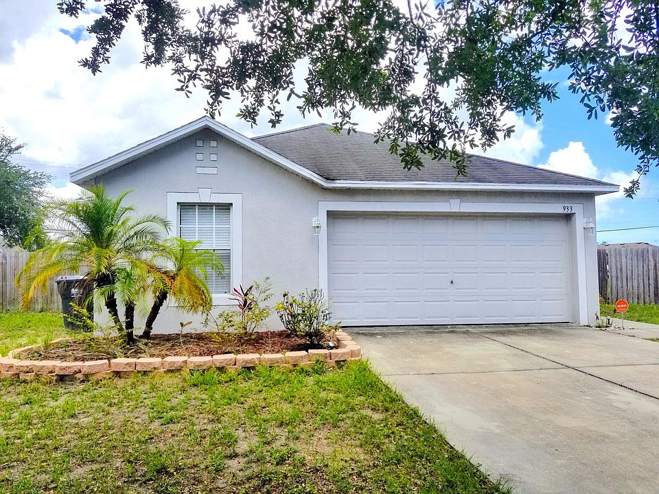 1st image of 933 Brenton Leaf Dr