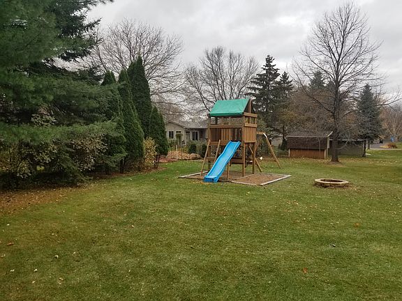 3rd image of 10930 Utah Ave N