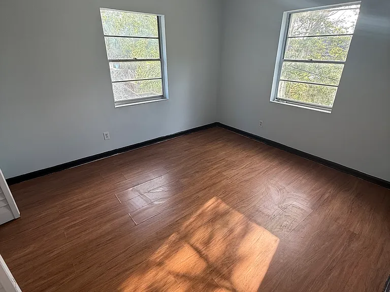 4565 Lexington Ave — Photo 17