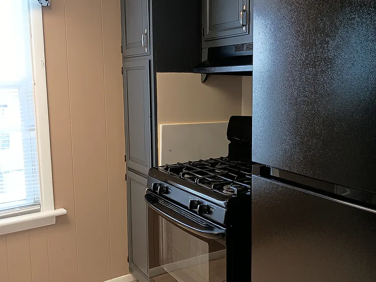 513 Hanover St — Photo 9