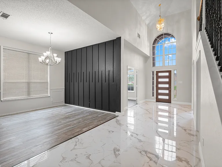 2318 Hillgrove Ct — Photo 9