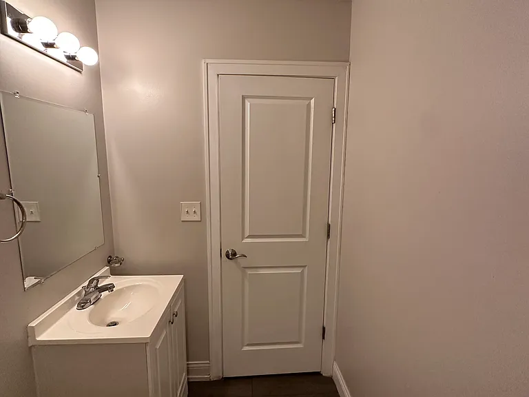 2620 W Cermak Rd #2F — Photo 10
