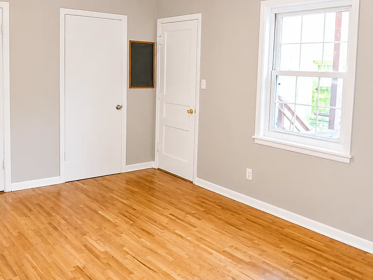 130 College St — Photo 7