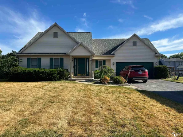 1092 Cumberland Dr, Temperance, MI 48182