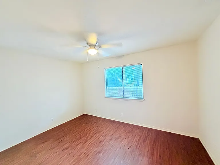 405 Parkhill Cv — Photo 19