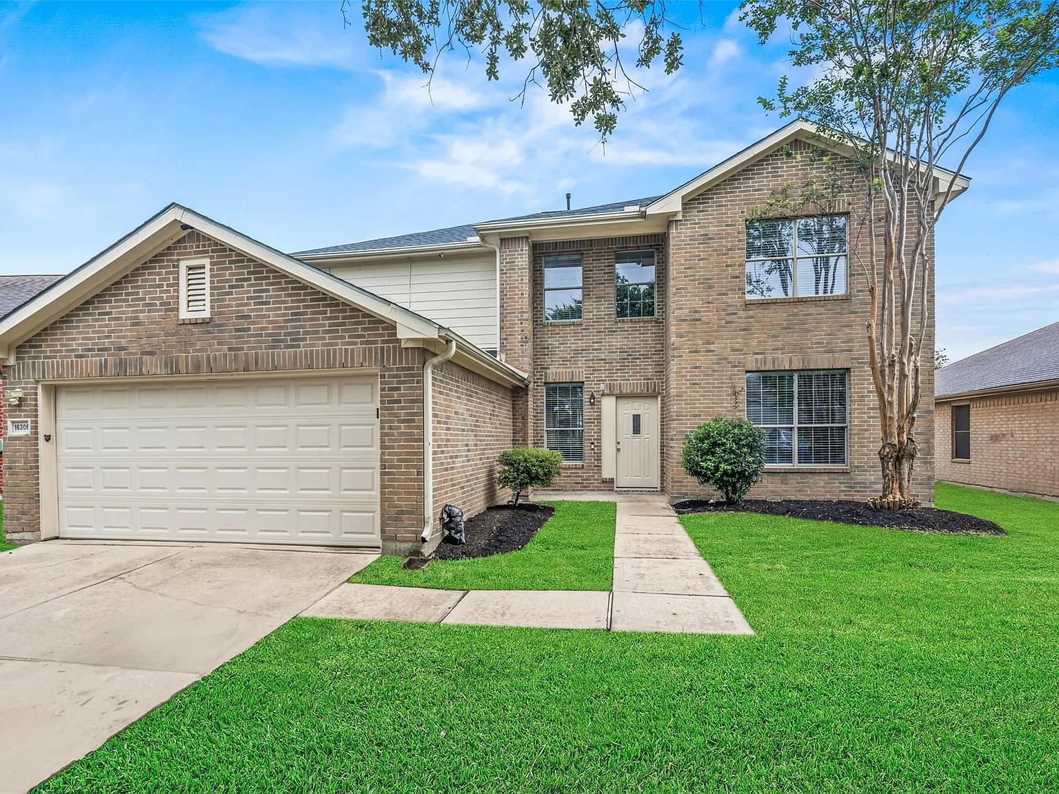 4 bed, 2.5 bath, 3342 sqft, $2,995 — Photo 1