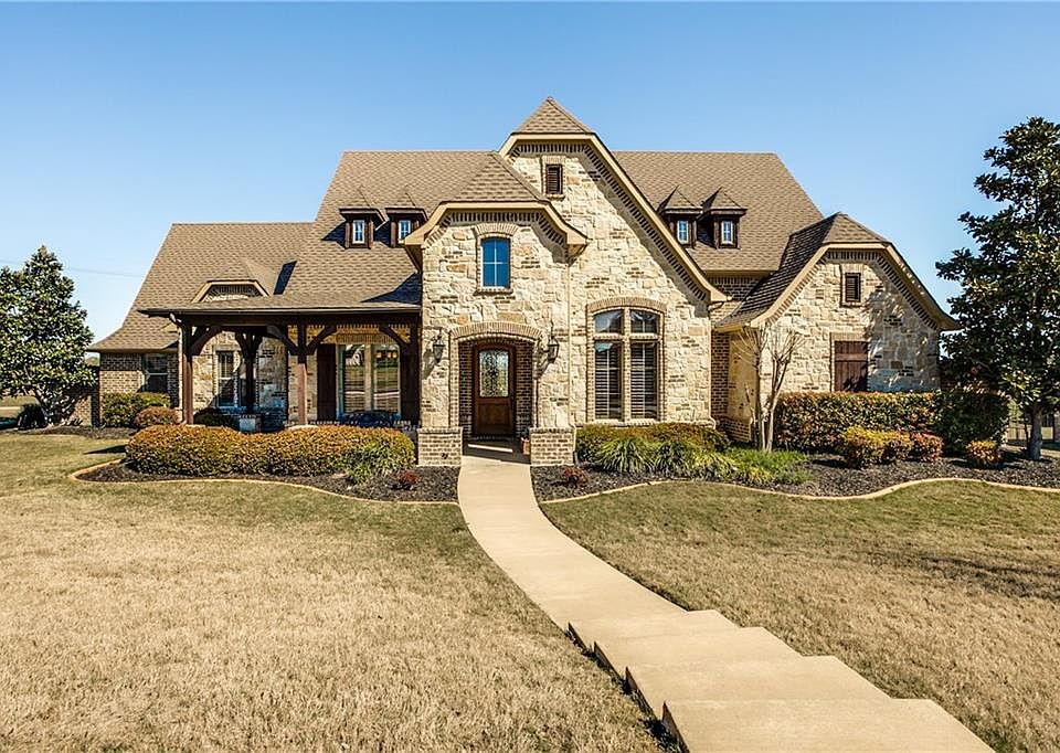 1st image of 102 Yorkshire Dr