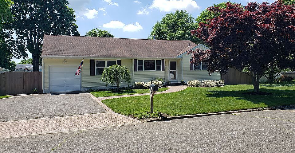 1st image of 12 Winston Ln