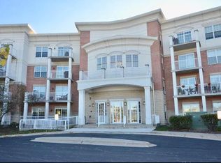 601 W Rand Rd APT 210, Arlington Heights, IL 60004