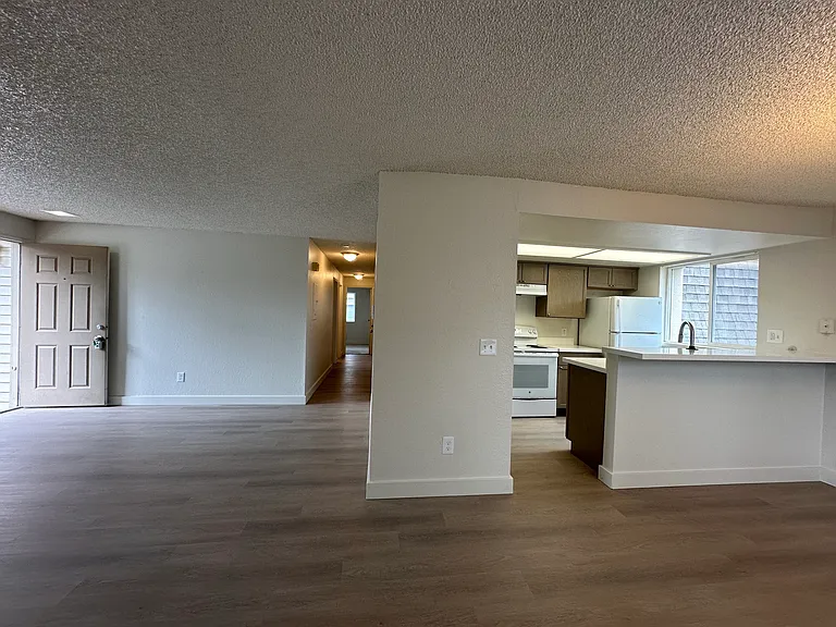 14504 NE 7th Pl #4 — Photo 5