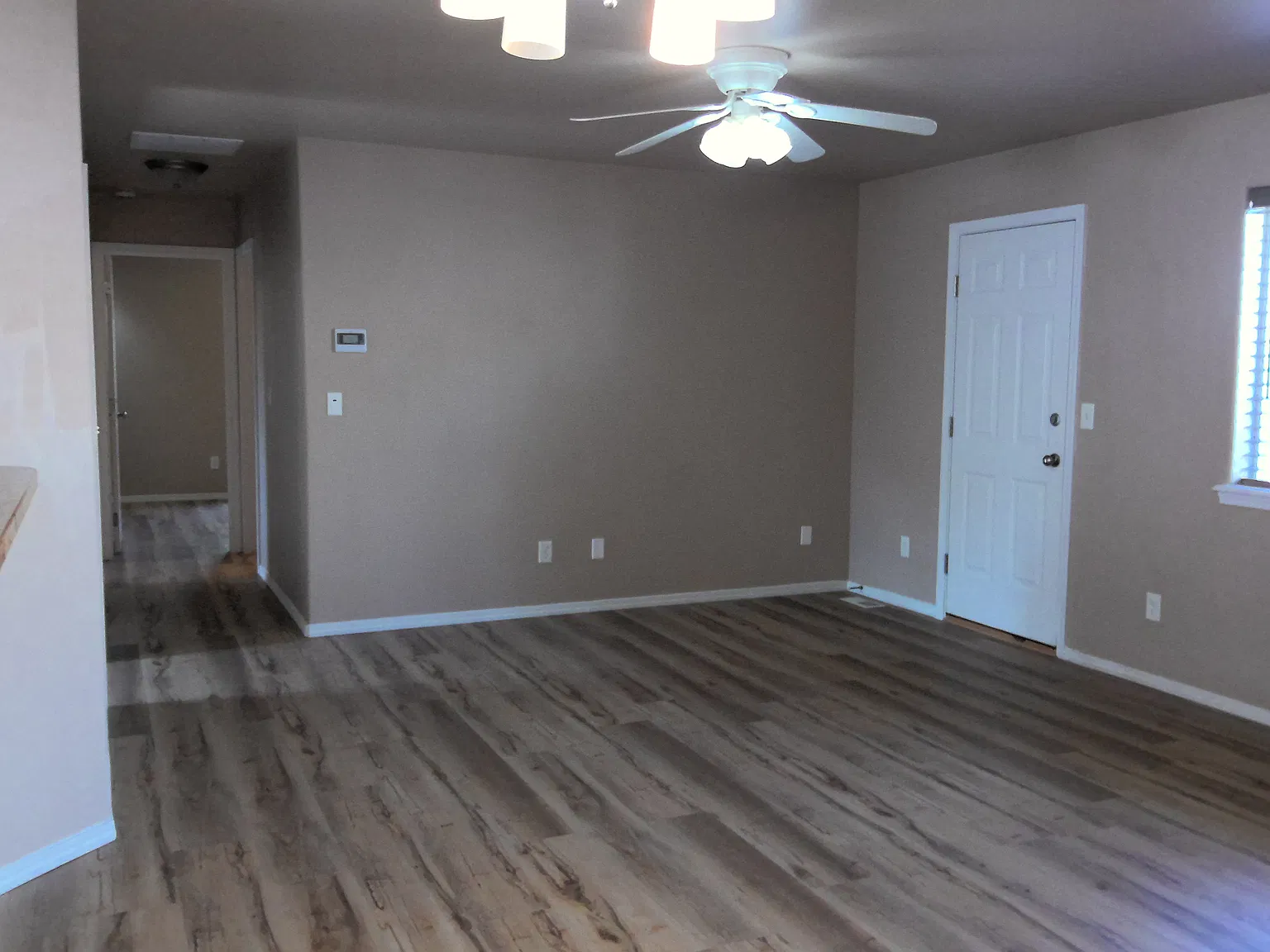 3 bed, 1000 sqft, $1,900 — Photo 3
