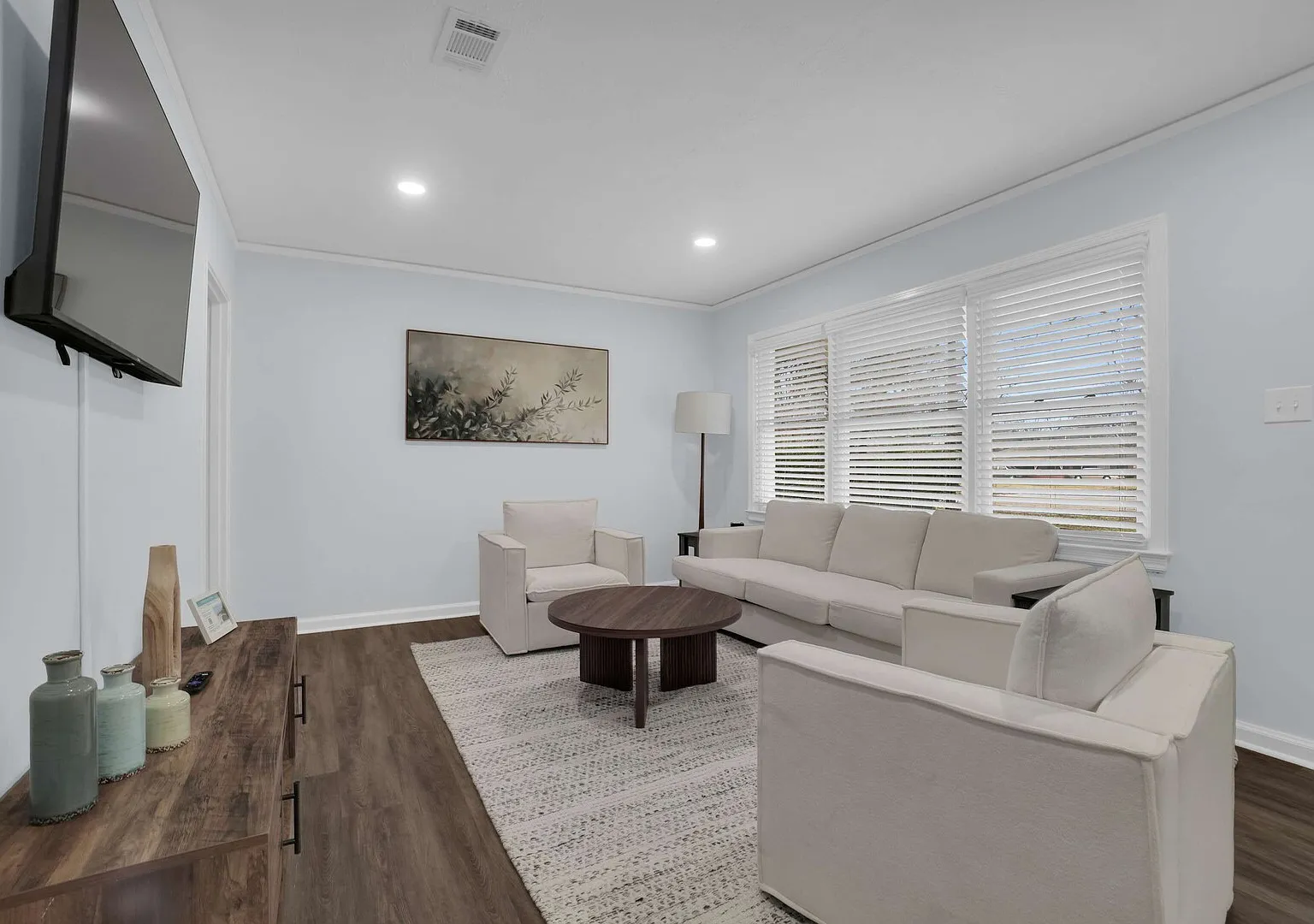 Newly Renovated Home with Game Room & BBQ — Photo 3