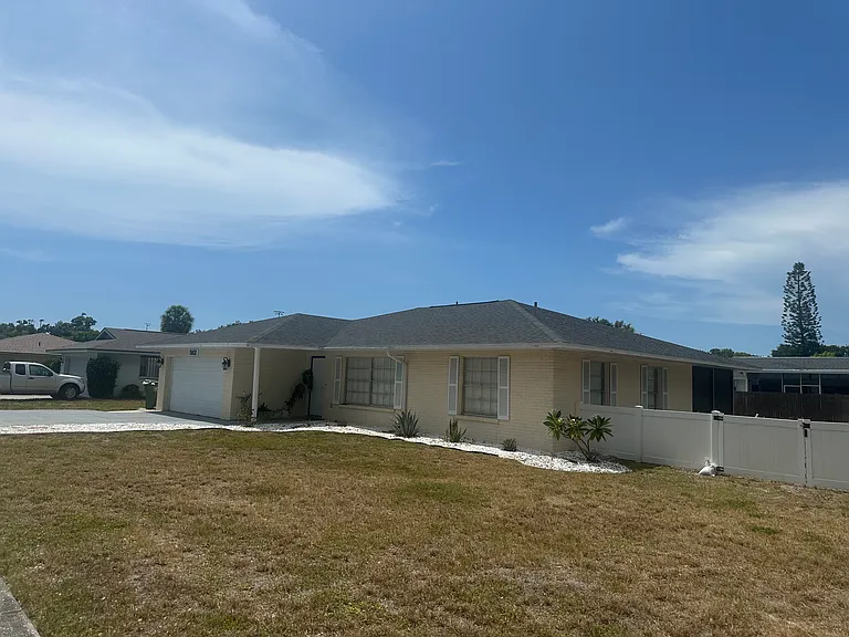 5102 36th Avenue Dr W — Photo 2