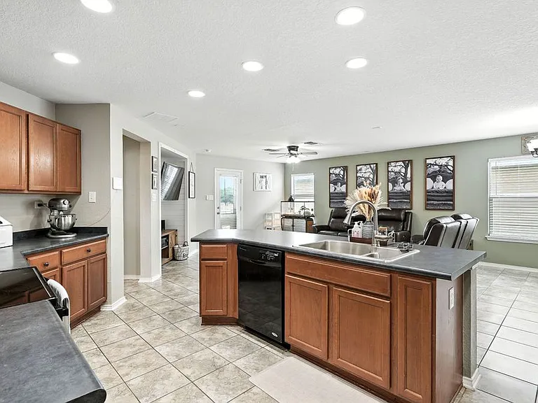 208 Gatewood Clf — Photo 11