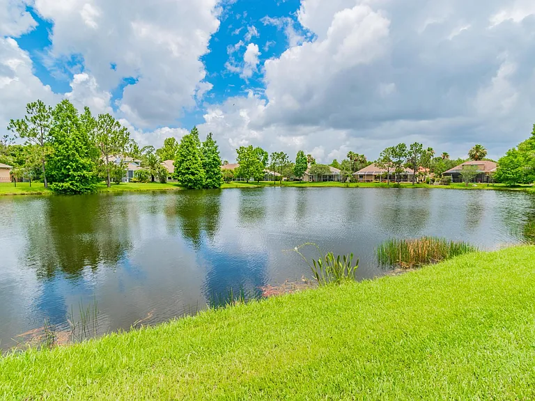 10559 Greencrest Dr — Photo 4