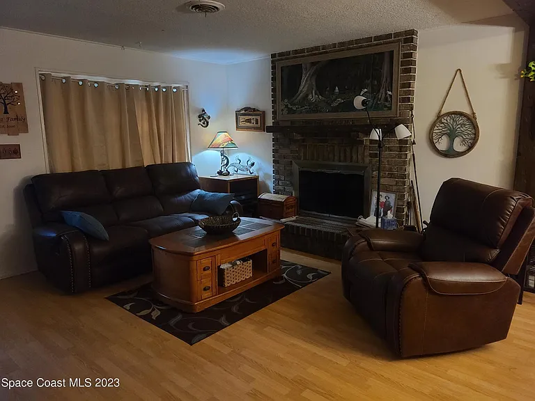 212 Gainey Ln — Photo 2