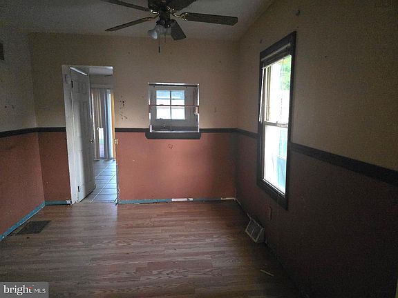 5th image of 405 Columbia Ave