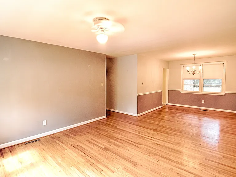 406 Hickory Dr — Photo 3