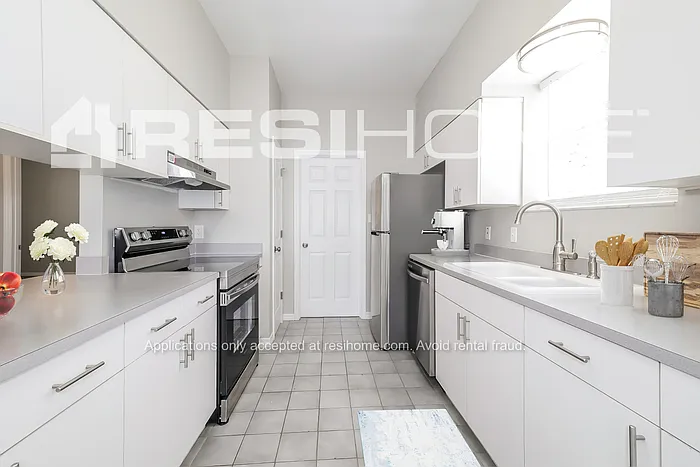 1335 34th St NW — Photo 2