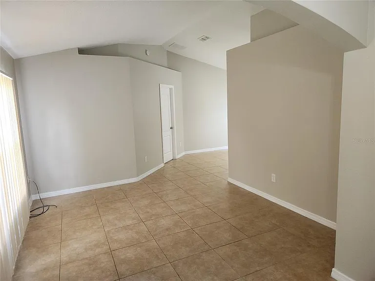 1405 Teal Ct — Photo 4