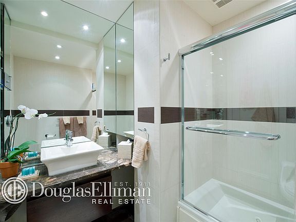 5th image of 20 W 72nd St #708