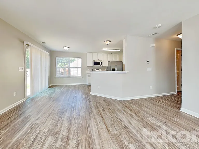 2120 Clear Brooke Dr — Photo 2