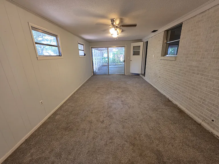215 Newcastle Dr — Photo 18