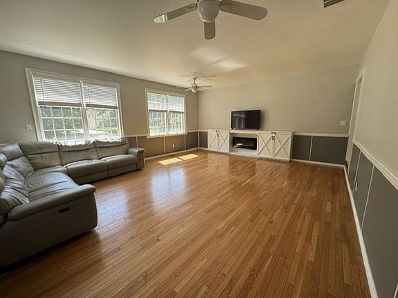 5th image of 113 E Woodland Ave