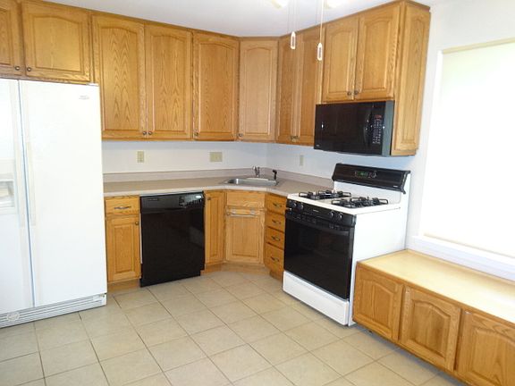 4th image of 13 Norine Ct