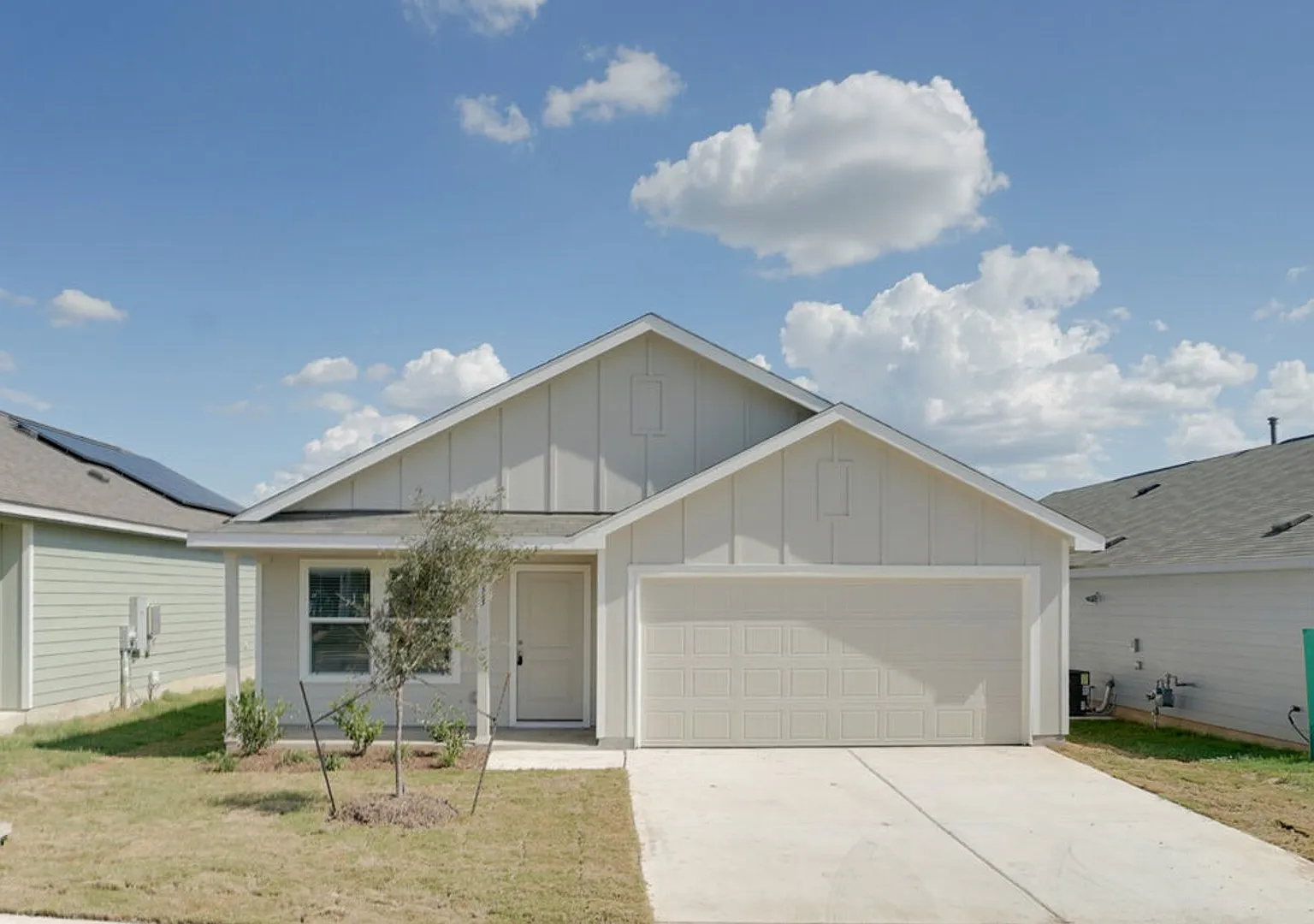 433 Whoopers Loop, Uhland, Texas 78640 — Photo 1