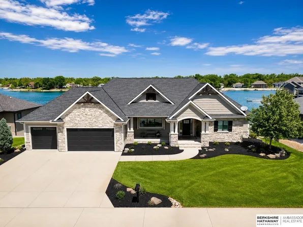 2740 Whitetail Dr, Columbus, NE 68601