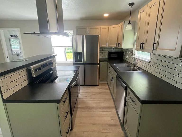 1516 Mount Brynion Rd — Photo 2