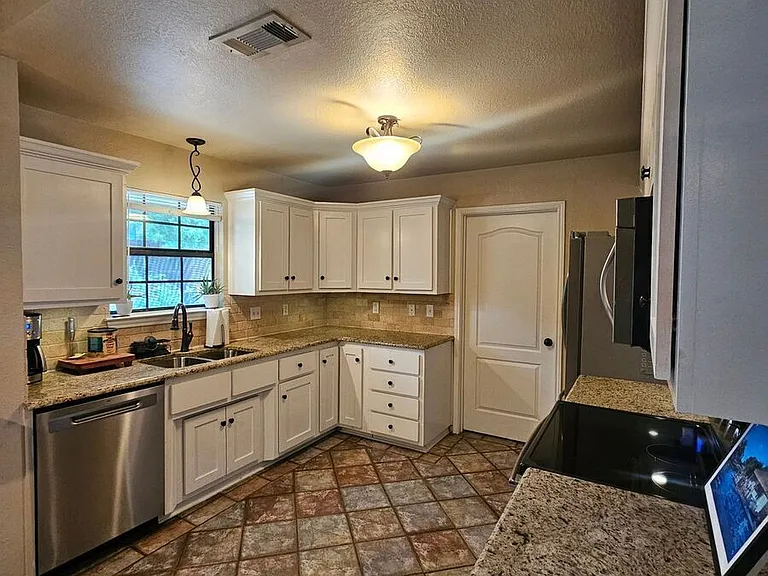 700 Racquet Ct — Photo 5
