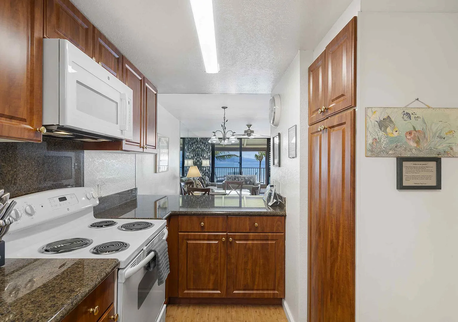 Lauloa 410 - Top Floor, Oceanfront Lanai, Molokini & Halaeakala Views, — Photo 4