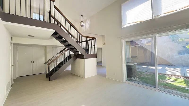 4 bed, 2.5 bath, 1799 sqft, $4,000 — Photo 3