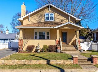 20 Roosevelt St, Glen Cove, NY 11542