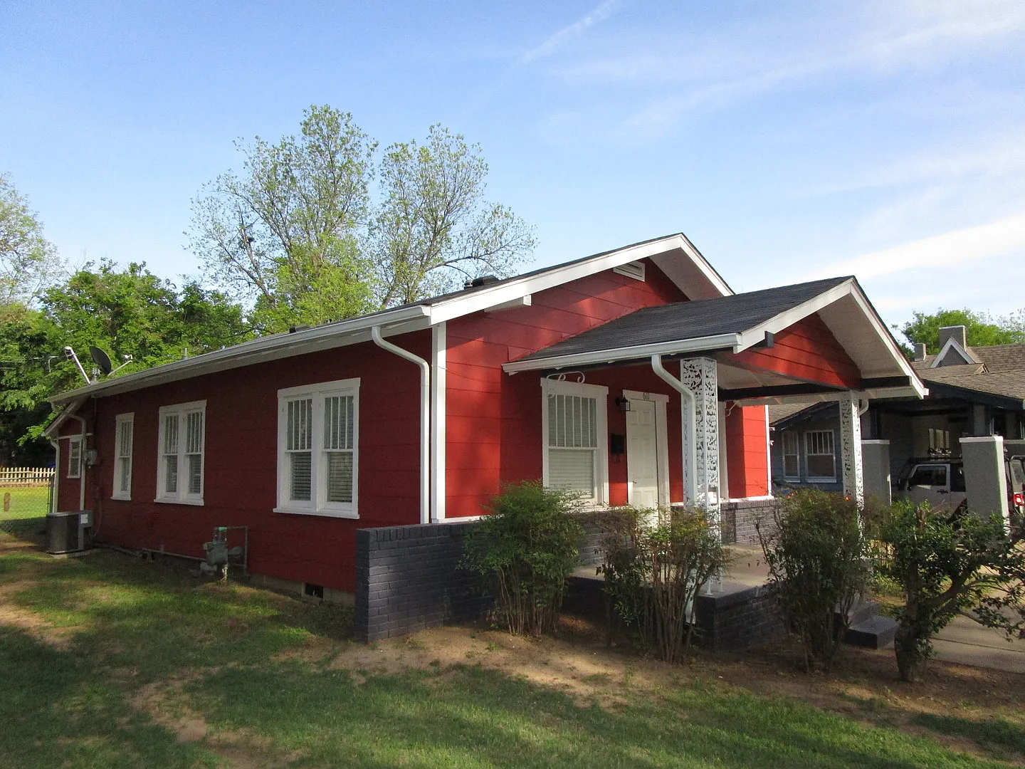 (2) Bed/(1) Bath + Study Avail NOW! Close to Core Norman and OU! — Photo 2