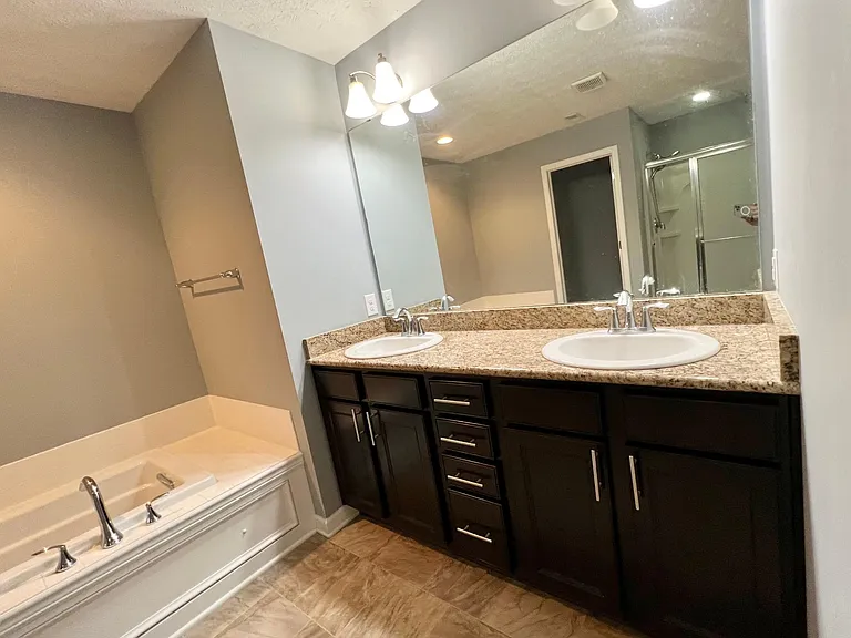 10454 Dogwood Dr — Photo 17