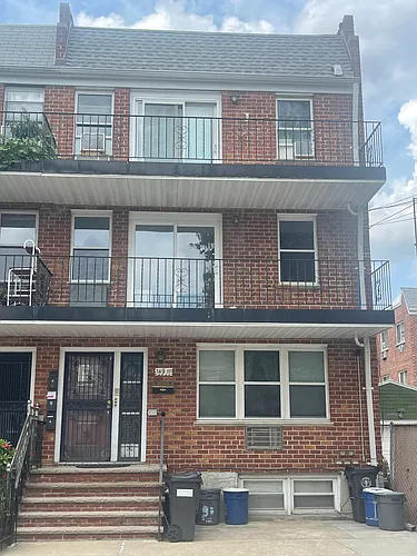 14911 Roosevelt Ave #2 Photo 1