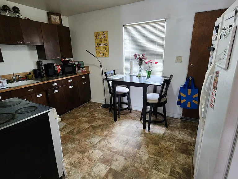 115 E Plum St — Photo 6